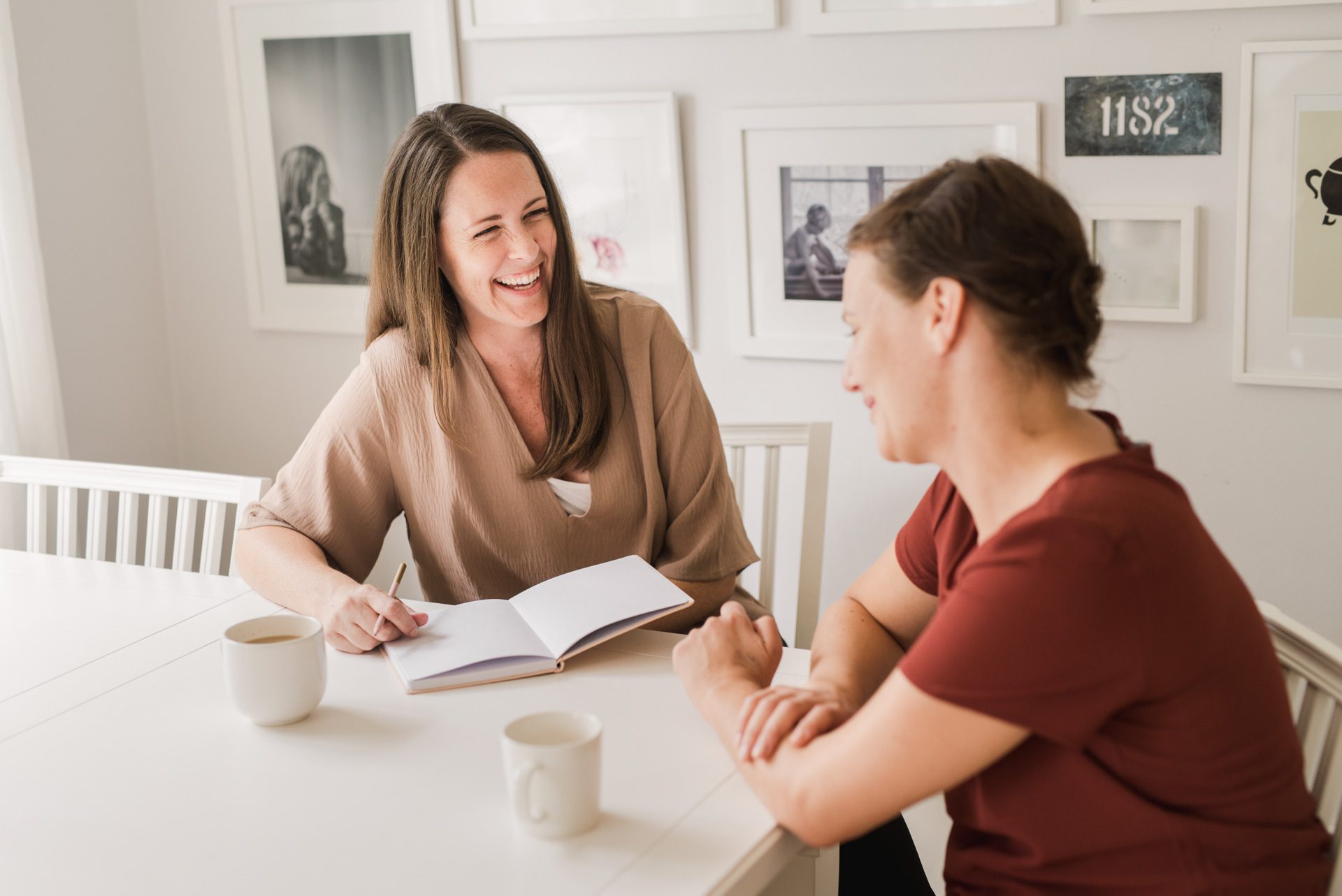 Personal brand photographer, Janine Laag, in a meeting with a client