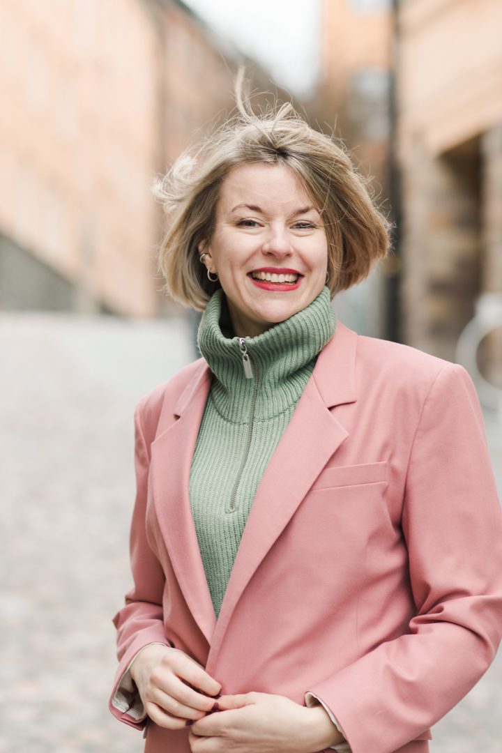 personal brand portrait of voice coach Mia Bäcklin