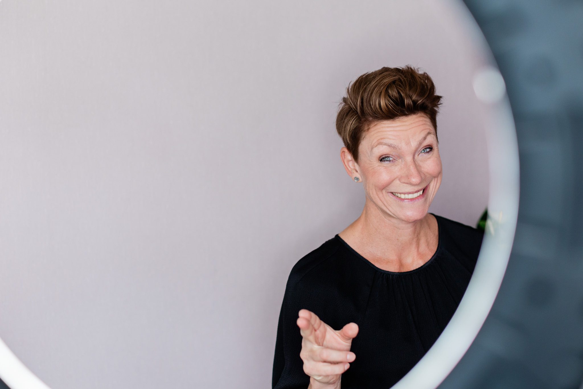 online business coach and membership expert Jill Nyqvist brand photography by Janine Laag Lumeah Photography