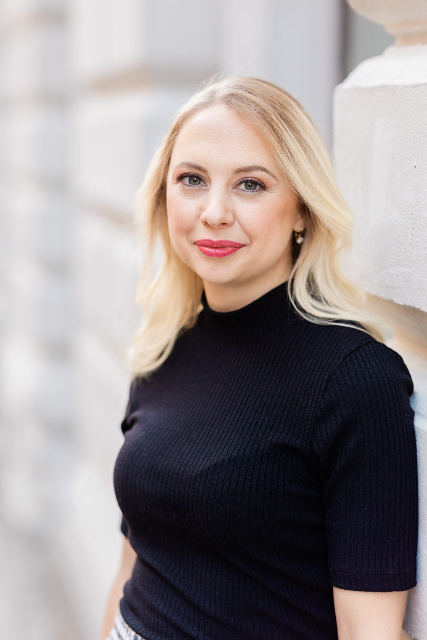 personal brand portrait of voice coach Mia Bäcklin