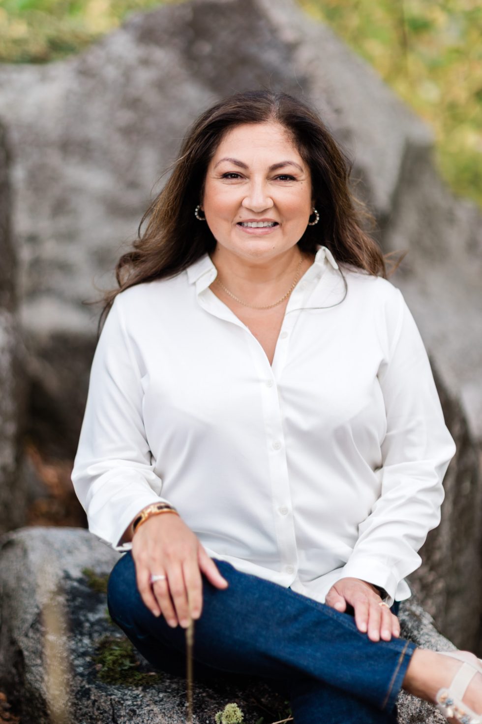 brand photos of menopause coach Leslie Jensen in Stockholm by Janine Laag at Lumeah Photography