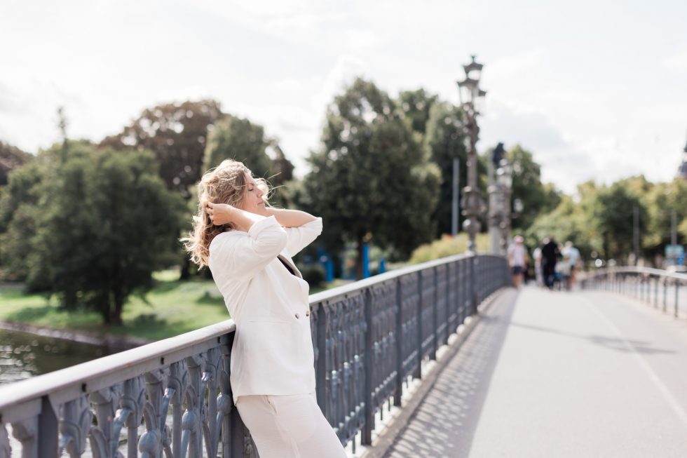 confident business portrait of Moa Diseborn wealth identity coach personal brand photos by Janine Laag Lumeah Photography Stockholm