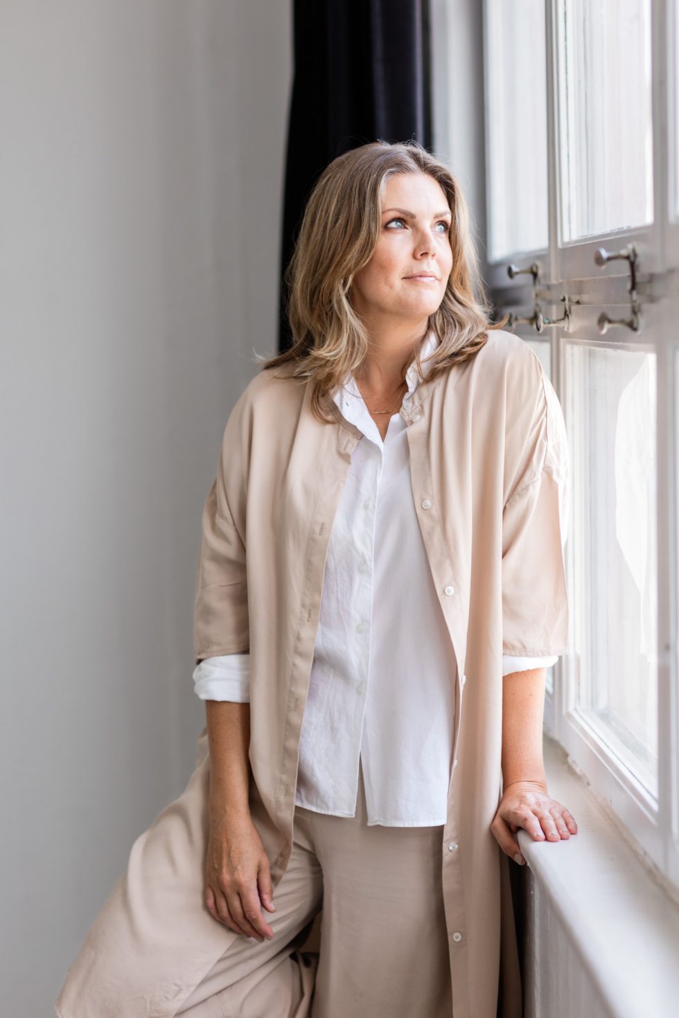 confident business portrait of Moa Diseborn wealth identity coach personal brand photos by Janine Laag Lumeah Photography Stockholm