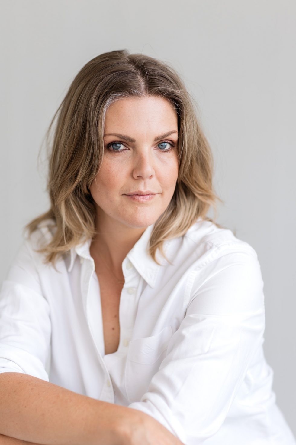 confident business portrait of Moa Diseborn wealth identity coach personal brand photos by Janine Laag Lumeah Photography Stockholm