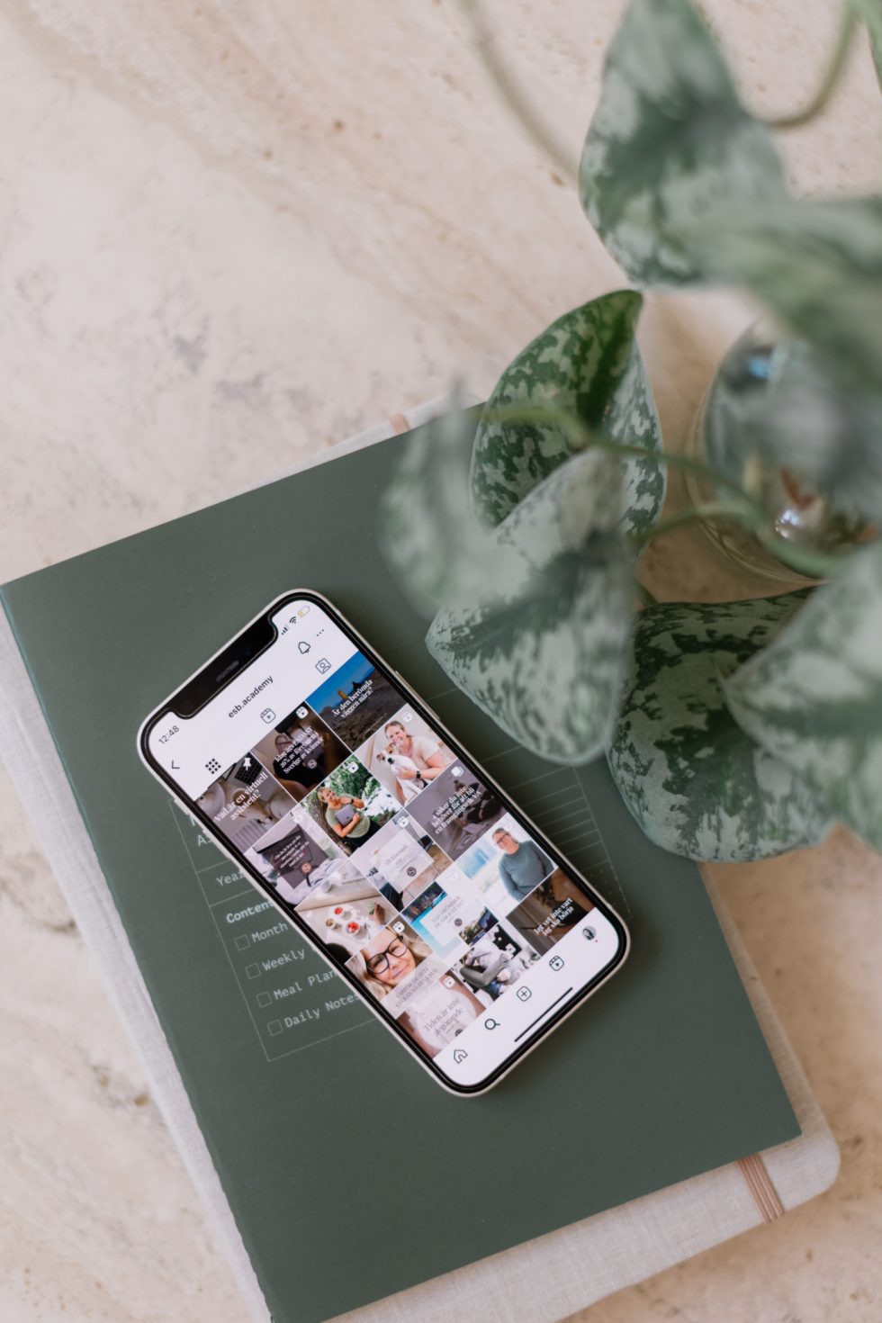 Personal brand photo of VA & Brand Designer Elin Bäck by Janine Laag at Lumeah Photography