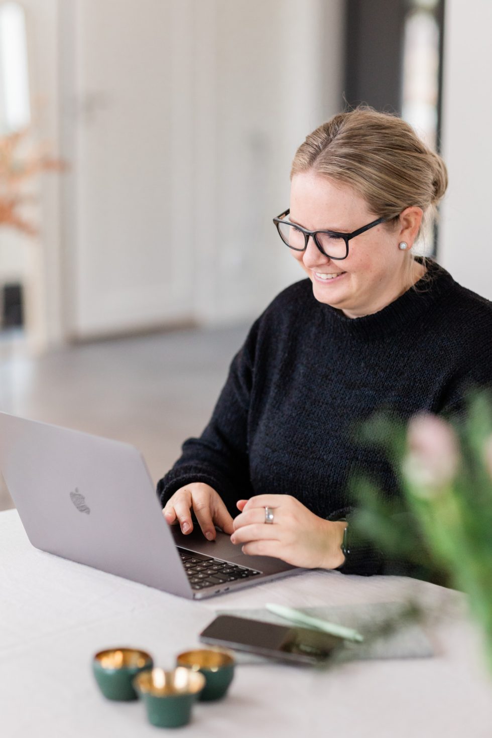 Personal brand photo of VA & Brand Designer Elin Bäck by Janine Laag at Lumeah Photography