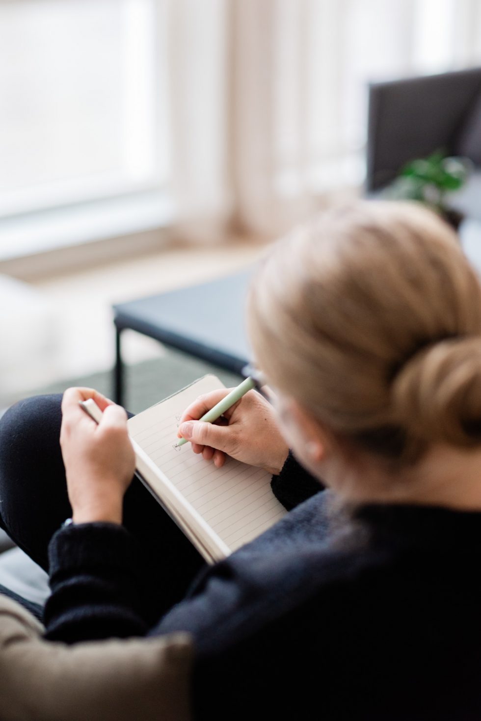 Personal brand photo of VA & Brand Designer Elin Bäck by Janine Laag at Lumeah Photography