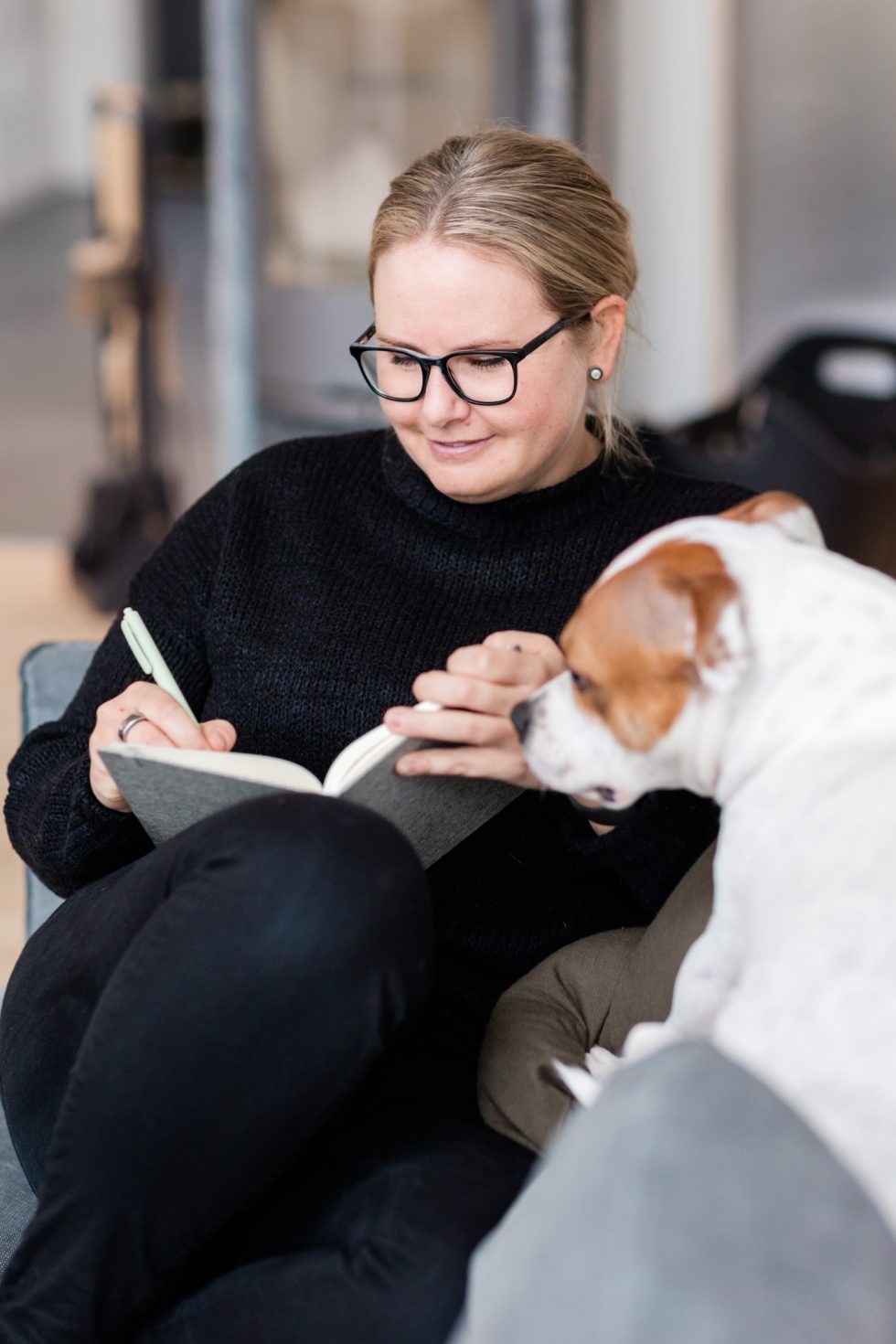 Personal brand photo of VA & Brand Designer Elin Bäck by Janine Laag at Lumeah Photography