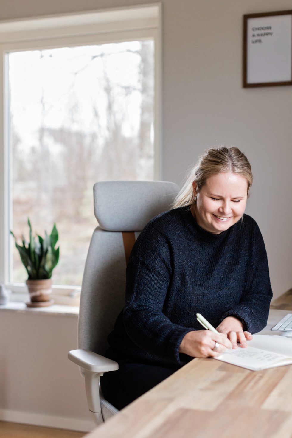 Personal brand photo of VA & Brand Designer Elin Bäck by Janine Laag at Lumeah Photography