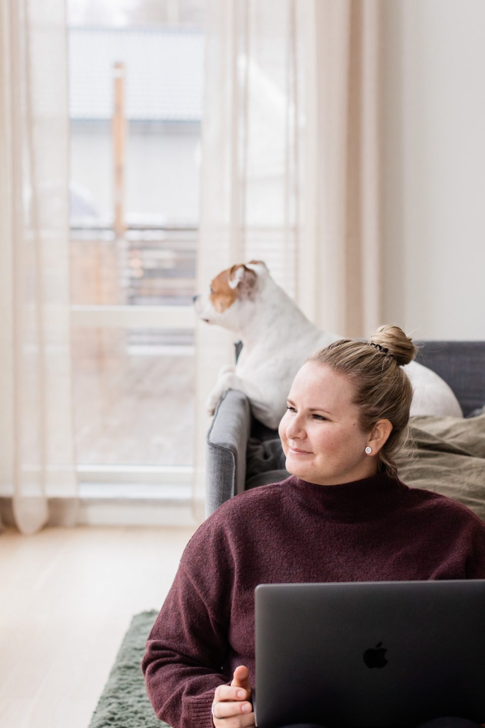 Personal brand photo of VA & Brand Designer Elin Bäck by Janine Laag at Lumeah Photography