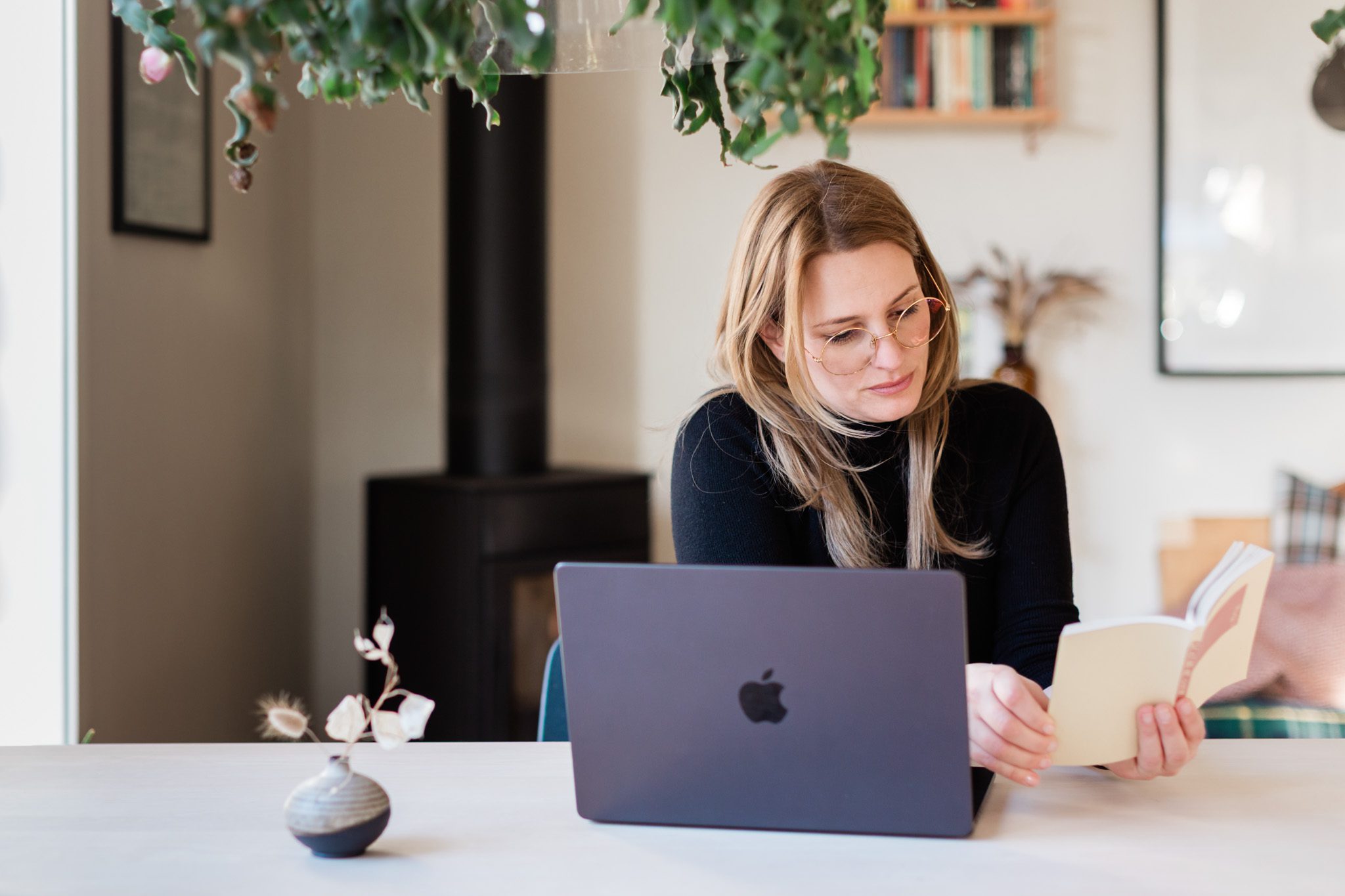 Personal brand photo of VA & Brand Designer Elin Bäck by Janine Laag at Lumeah Photography