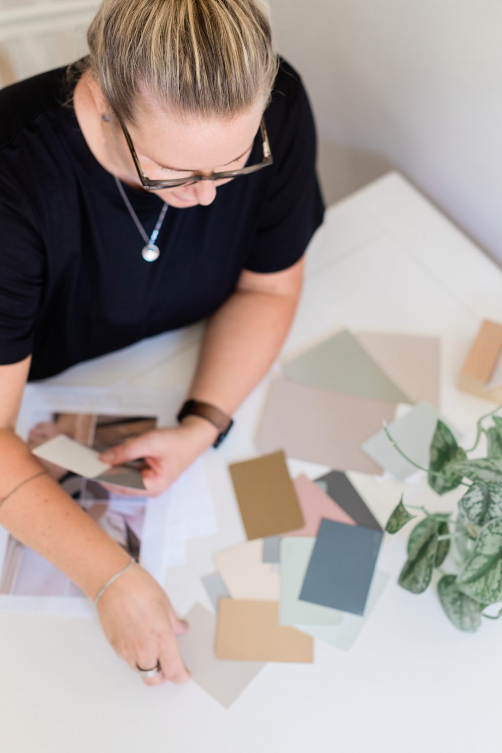 Personal brand photo of VA & Brand Designer Elin Bäck by Janine Laag at Lumeah Photography