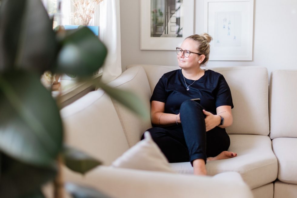 Personal brand photo of VA & Brand Designer Elin Bäck by Janine Laag at Lumeah Photography