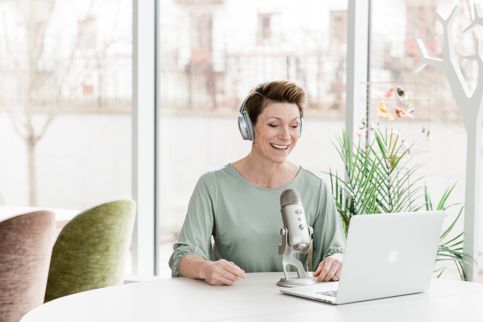 Personal brand photo of VA & Brand Designer Elin Bäck by Janine Laag at Lumeah Photography